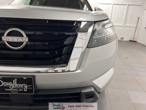 Used 2025 Nissan Pathfinder SV FWD image 13
