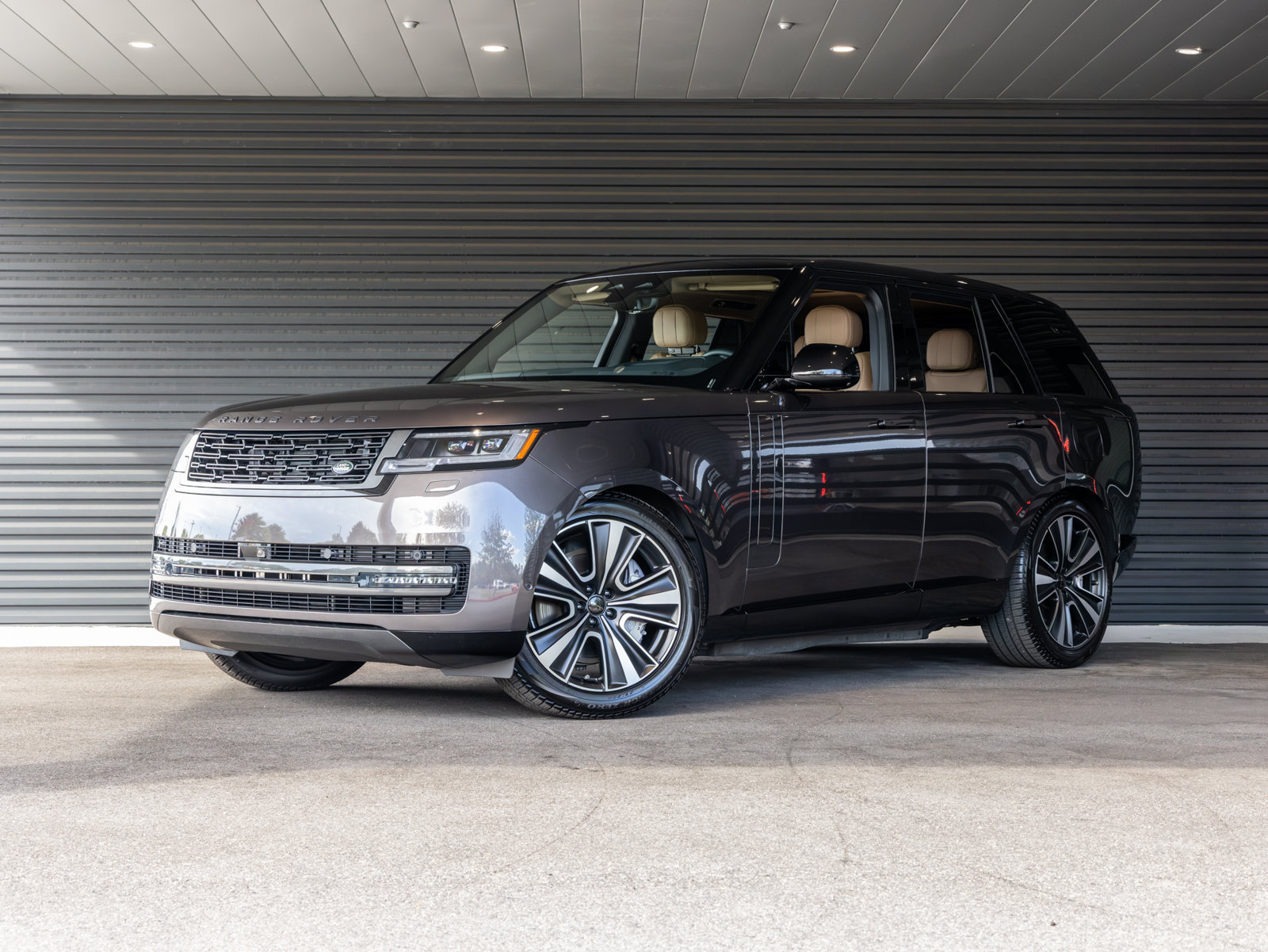 Used 2026 Land Rover Range Rover SE AWD/4WD image 1
