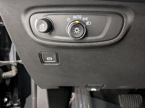 Used 2023 GMC Terrain SLE w/ Driver Convenience Package image 21