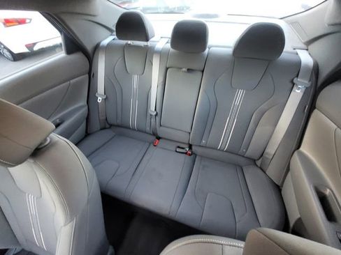 Used 2025 Hyundai Elantra SEL image 13