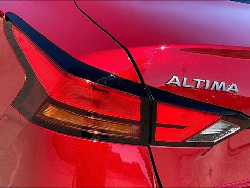 Used 2025 Nissan Altima 2.5 SV FWD image 25