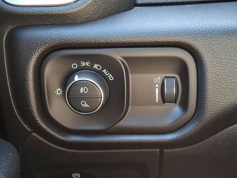 Used 2023 RAM 1500 Big Horn AWD/4WD image 28
