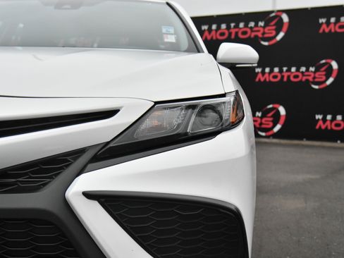 Used 2023 Toyota Camry SE image 11