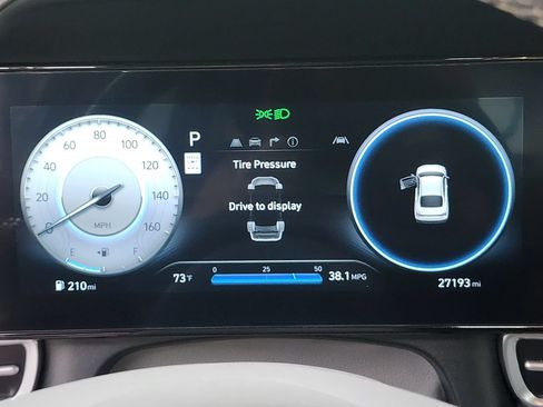 Used 2025 Hyundai Elantra SEL FWD image 14