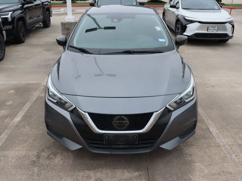Used 2020 Nissan Versa S FWD image 4