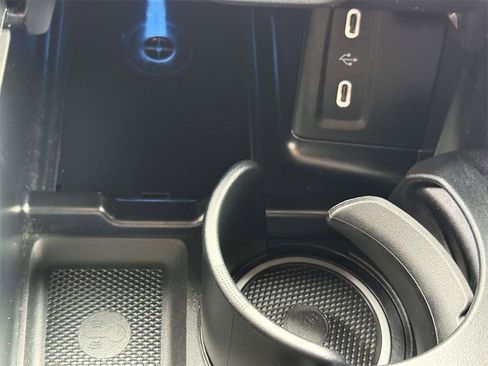 Used 2025 Mercedes-Benz GLC 350e 4MATIC image 18