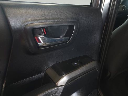 Used 2022 Toyota Tacoma TRD Off-Road AWD/4WD image 25