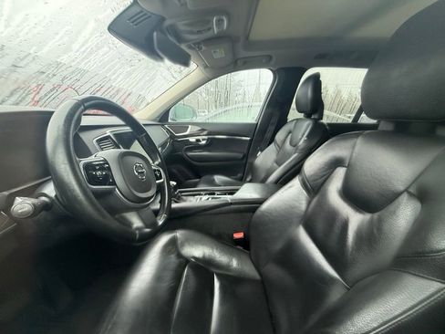 Used 2018 Volvo XC90 T6 Momentum w/ Convenience Package image 9