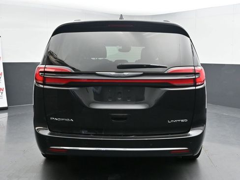 Used 2023 Chrysler Pacifica Limited image 7