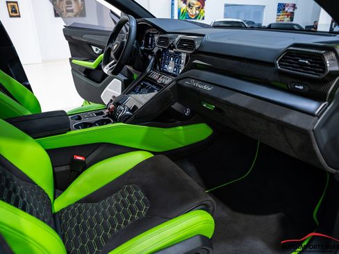 Used 2022 Lamborghini Urus AWD/4WD image 9