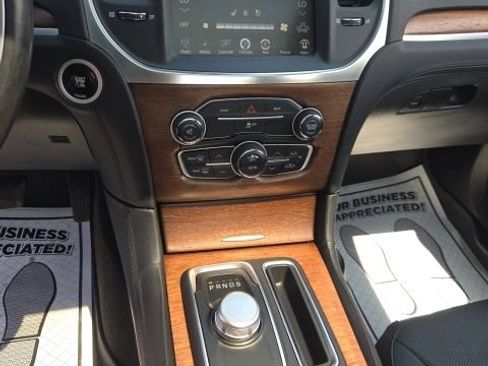 Used 2015 Chrysler 300 C Platinum w/ Harman/Kardon Audio Group AWD/4WD image 13