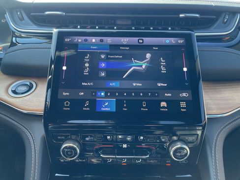 Used 2024 Jeep Grand Cherokee L Summit image 8