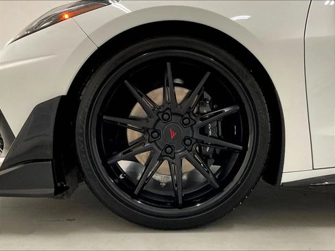 Used 2021 Chevrolet Corvette Stingray Coupe w/ Chrome Exterior Badge Package RWD image 34