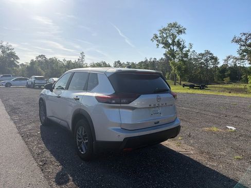 Used 2025 Nissan Rogue S image 3