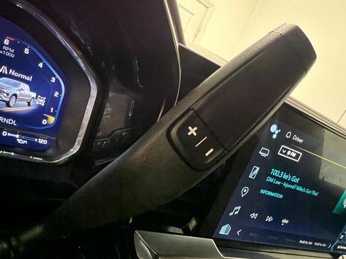 Used 2025 Chevrolet Silverado 1500 LT image 41