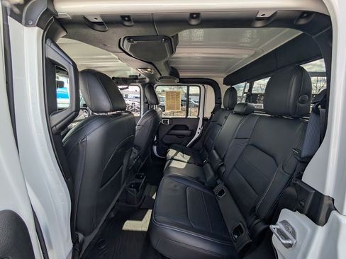 Used 2022 Jeep Gladiator Overland w/ Popular Equipment Package image 13