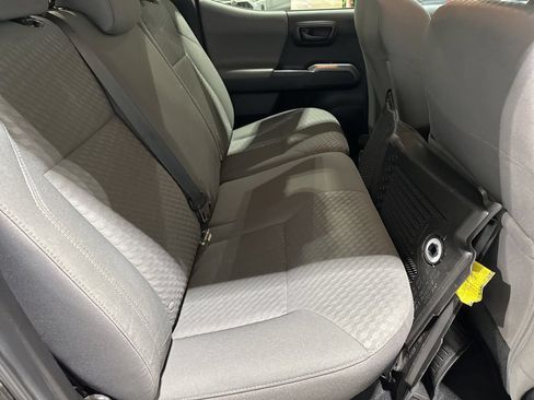 Certified 2022 Toyota Tacoma SR5 AWD/4WD image 19