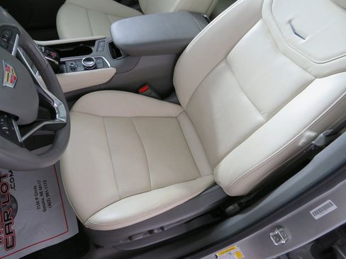 Used 2020 Cadillac XT6 Premium Luxury image 37