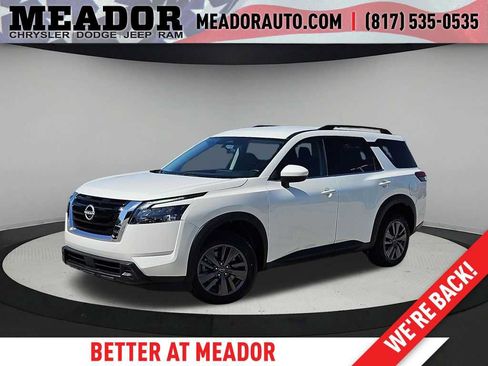 Used 2024 Nissan Pathfinder SV FWD image 1