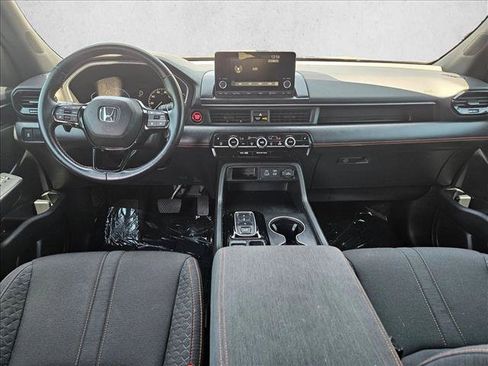 Used 2025 Honda Pilot Sport image 16