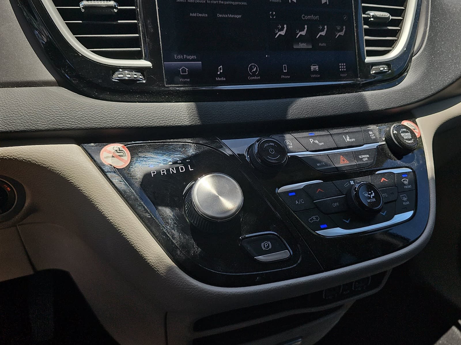 Used 2024 Chrysler Pacifica Touring-L FWD image 23