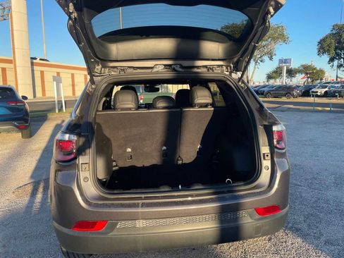 Used 2024 Jeep Compass Latitude image 28