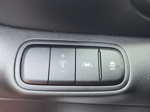 Used 2022 Hyundai Venue Limited FWD image 23