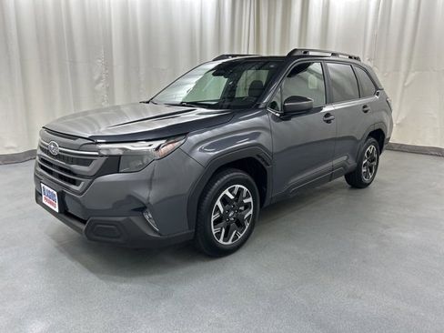 Used 2025 Subaru Forester Premium image 2