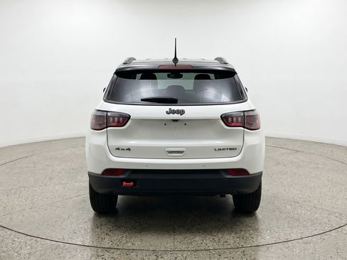 Used 2025 Jeep Compass Trailhawk image 7