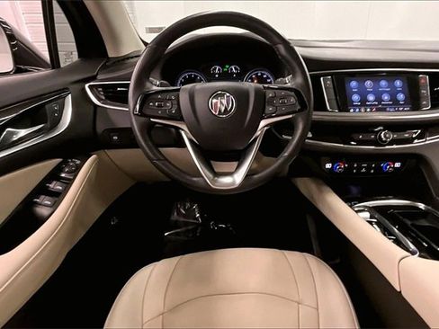 Used 2023 Buick Enclave Essence image 5