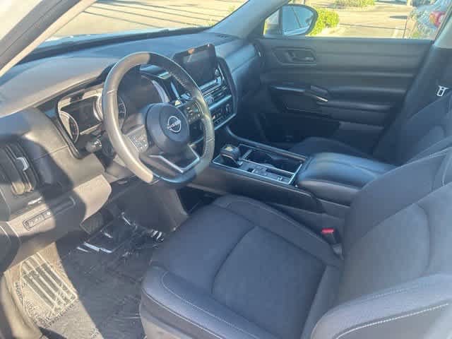 Used 2024 Nissan Pathfinder SV FWD image 17