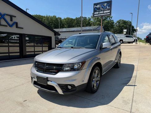 Used 2017 Dodge Journey Crossroad FWD image 5