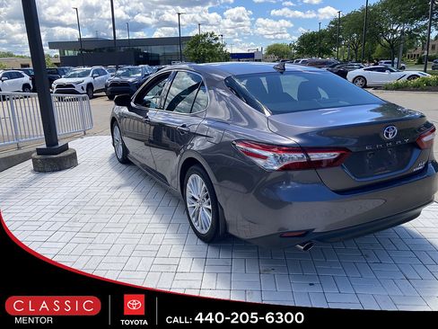 Used 2020 Toyota Camry XLE FWD image 2