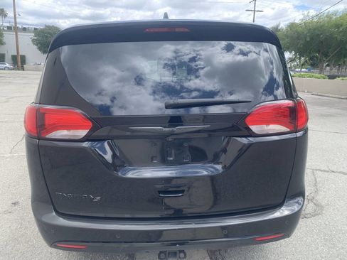 Used 2019 Chrysler Pacifica Touring-L FWD image 16