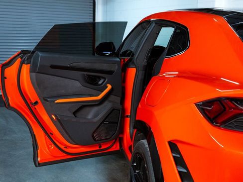 Used 2025 Lamborghini Urus SE AWD/4WD image 11