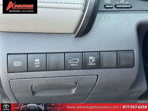 Used 2019 Toyota Camry SE w/ Convenience Package image 25