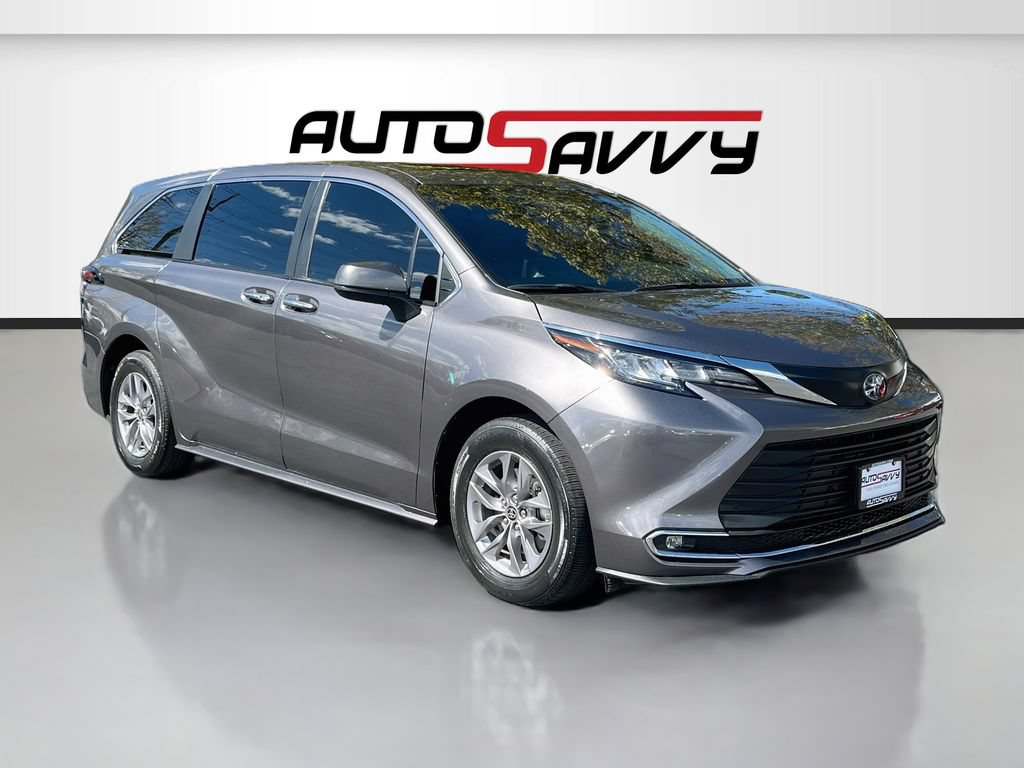 Used 2023 Toyota Sienna XLE AWD/4WD image 1