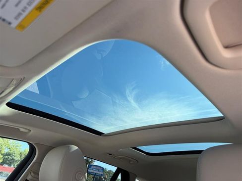 Used 2019 Mercedes-Benz GLC 300 4MATIC image 19