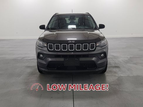 Used 2022 Jeep Compass Latitude image 3
