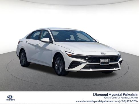 Certified 2024 Hyundai Elantra SEL FWD image 17