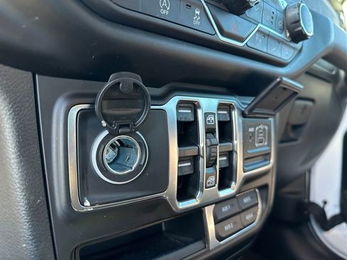 Used 2021 Jeep Wrangler Unlimited Sahara image 17