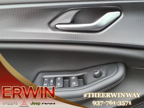 Certified 2024 Jeep Grand Cherokee Altitude image 11