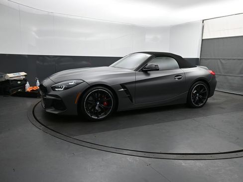 Used 2024 BMW Z4 M40i w/ Premium Package image 9