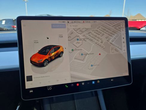 Used 2024 Tesla Model Y 2WD image 26