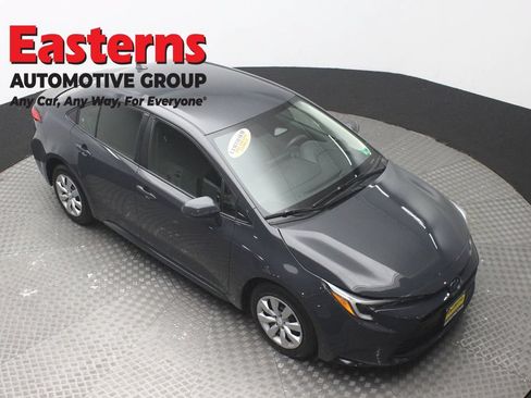 Used 2023 Toyota Corolla LE FWD image 3