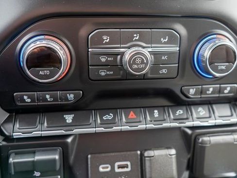 Used 2021 Chevrolet Silverado 2500 LTZ w/ LTZ Convenience Package AWD/4WD image 32