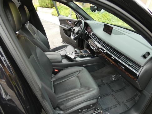 Used 2017 Audi Q7 3.0T Prestige w/ Prestige Package image 29