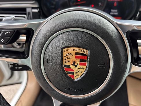 Certified 2020 Porsche Macan AWD/4WD image 29