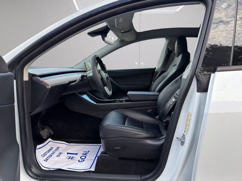 Used 2020 Tesla Model Y Long Range image 9