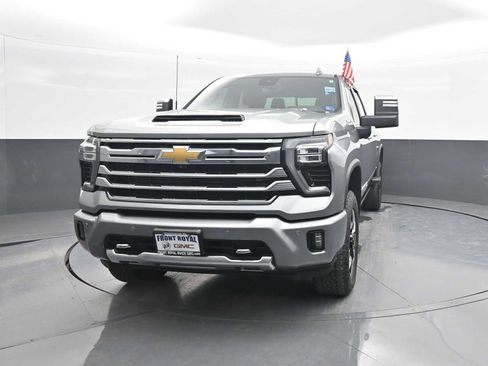 Used 2024 Chevrolet Silverado 2500 High Country w/ High Country Premium Package AWD/4WD image 3